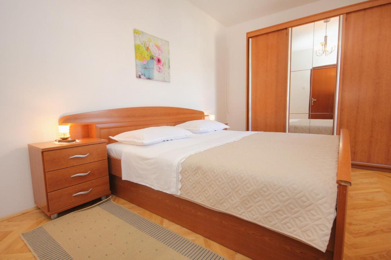 Apartments With A Parking Space Pag - 9388 Pag Town Esterno foto